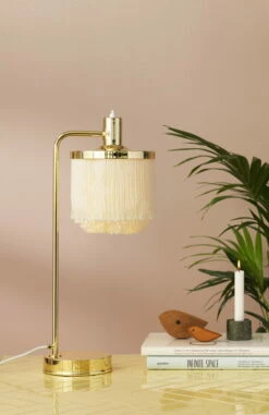 FINISH DESIGN Myymälä -FINISH DESIGN Myymälä 4220000 warmnordic lighting fringe tablelamp creamwhite vnude styling