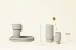 Form & Refine Alcoa Maljakko, Pieni, Vaaleanharmaa -FINISH DESIGN Myymälä F R alcoa ceramics grey cartwheel candle holder
