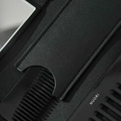 Nuori Hideaway Peili, Musta -FINISH DESIGN Myymälä NUORI Accessories DressingComb Black closeup square 1080x1080 8400f891 61b2 4093 b1ff 8301ce027127