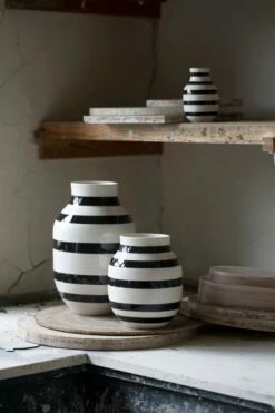 Kähler Omaggio Maljakko, Iso, Musta -FINISH DESIGN Myymälä Omaggio Black H305 H200 and H125