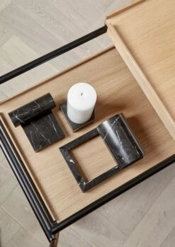 Woud Booknd Kirjatuki, 2 Kpl, Musta Marmori -FINISH DESIGN Myymälä WOUD AW22 BOOKND TRAY JEU DE DES 1