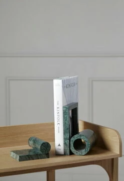 Woud Booknd Kirjatuki, 2 Kpl, Vihreä Marmori -FINISH DESIGN Myymälä WOUD AW22 BOOKND UTILITYjpg